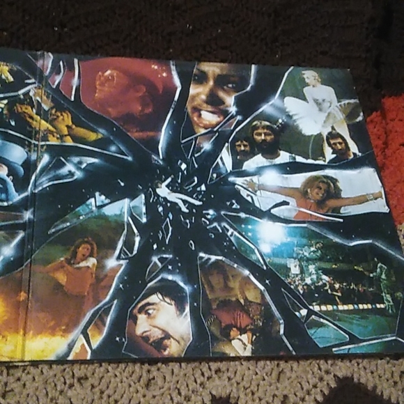 Tommy - Picture 3 of 6